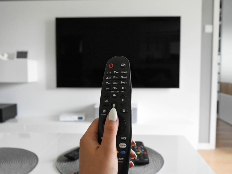 Smart TVs and Wireless Headphones: How Technology Has Transformed Home Entertainment Smart TVs and Wireless Headphones: How Technology Has Transformed Home Entertainment